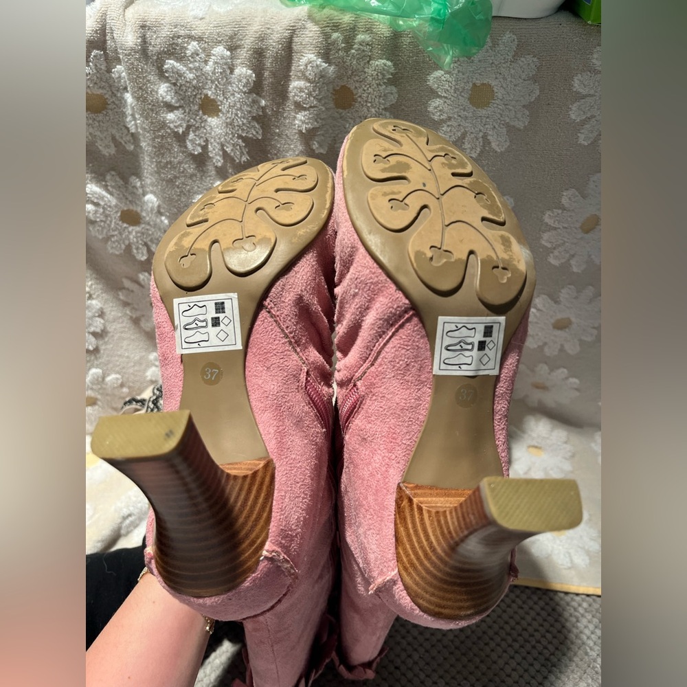 Women’s Pink Suede Fringe Moccasin Boots - Picture 4 of 4